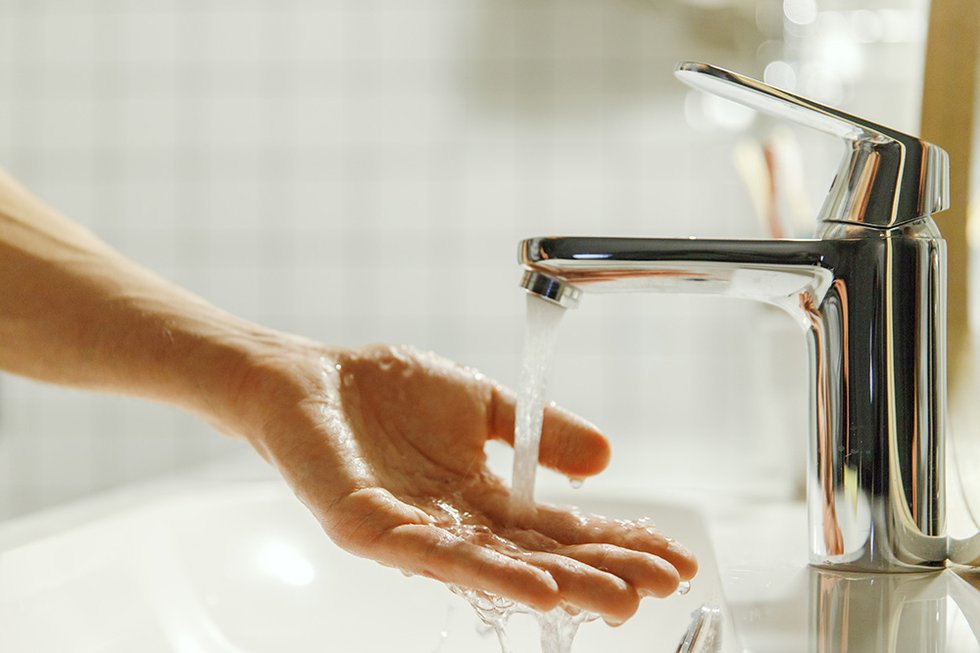 bathtub faucet only has hot water