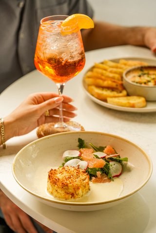 MOXIES_Crab Cake_9-24.jpg