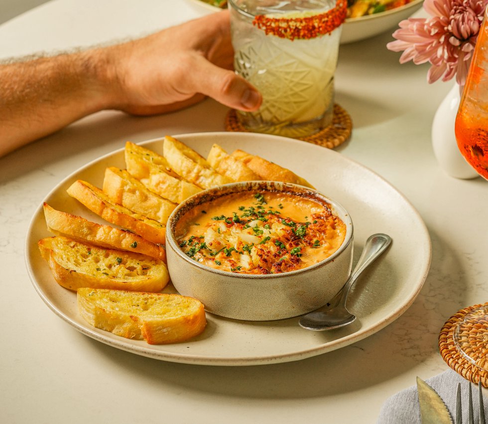 MOXIES_Hot Baked Crab Dip_9-24.jpg